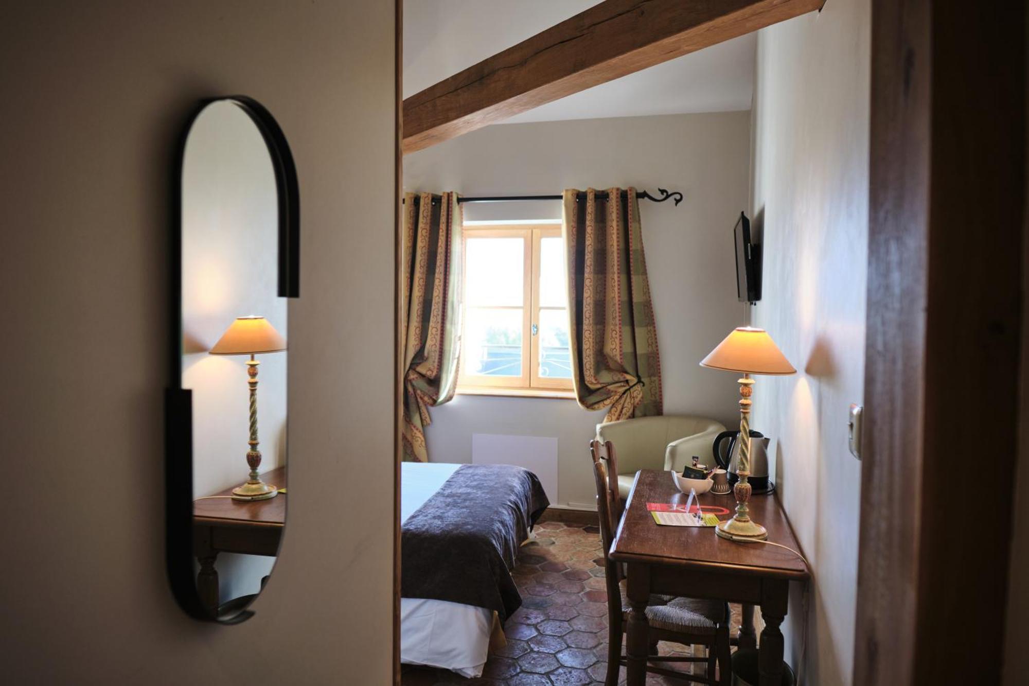Hostellerie De La Tour D'Auxois Saulieu Bagian luar foto