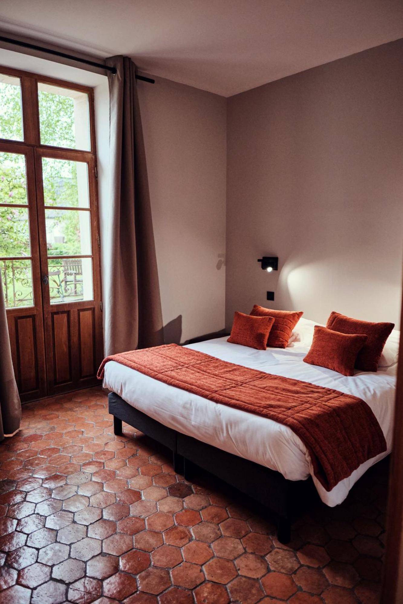 Hostellerie De La Tour D'Auxois Saulieu Bagian luar foto