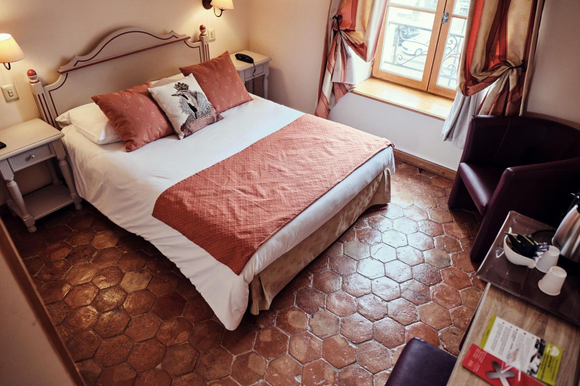 Hostellerie De La Tour D'Auxois Saulieu Bagian luar foto