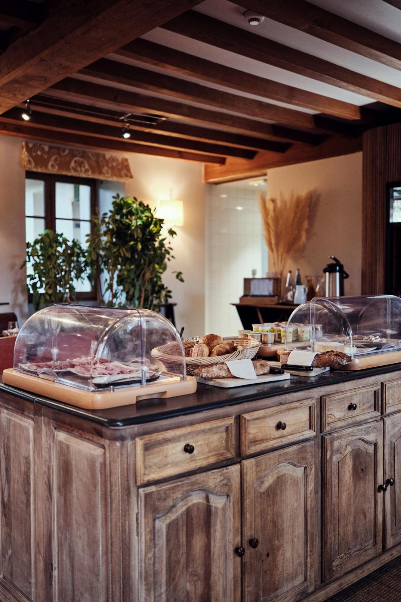 Hostellerie De La Tour D'Auxois Saulieu Bagian luar foto
