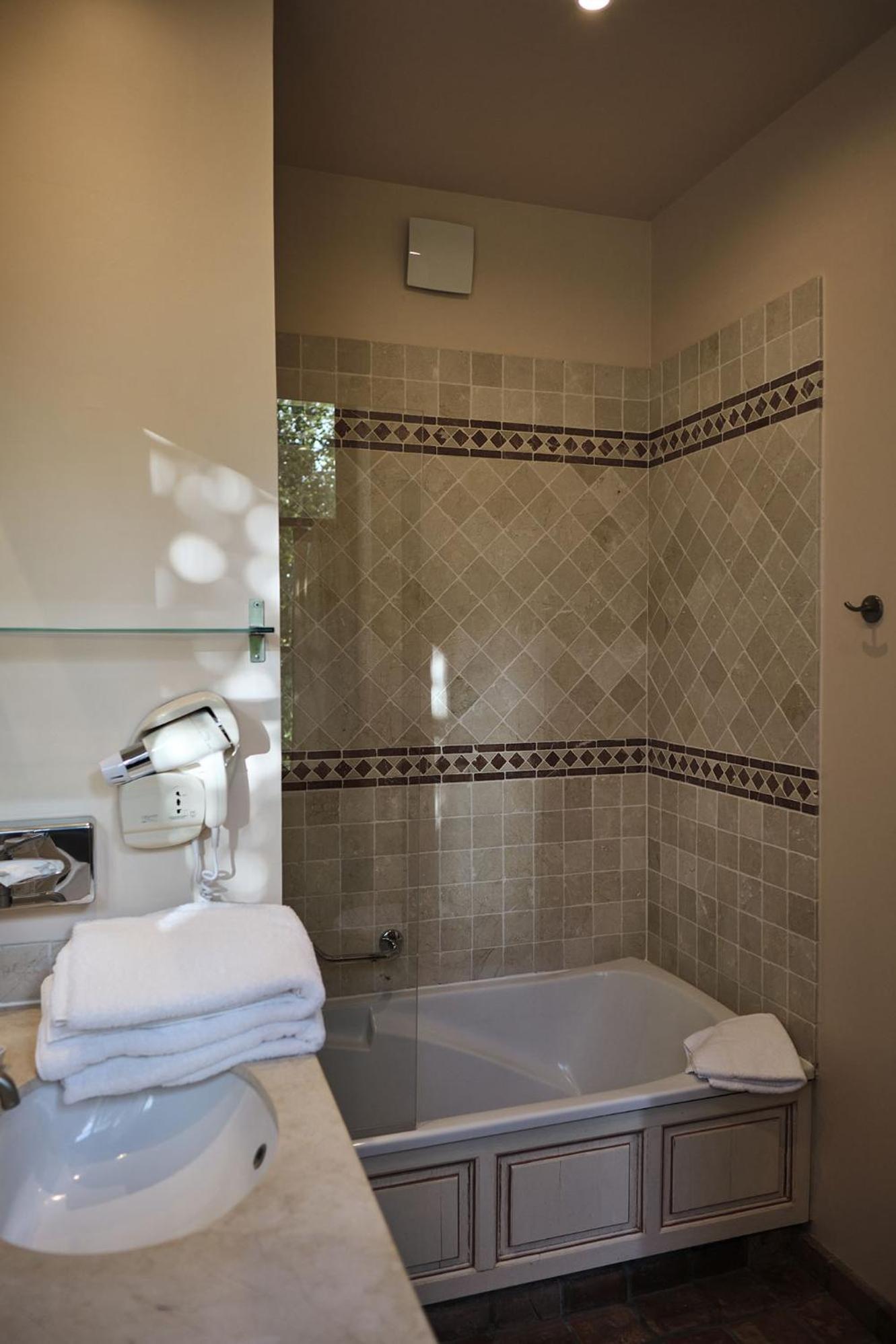 Hostellerie De La Tour D'Auxois Saulieu Bagian luar foto