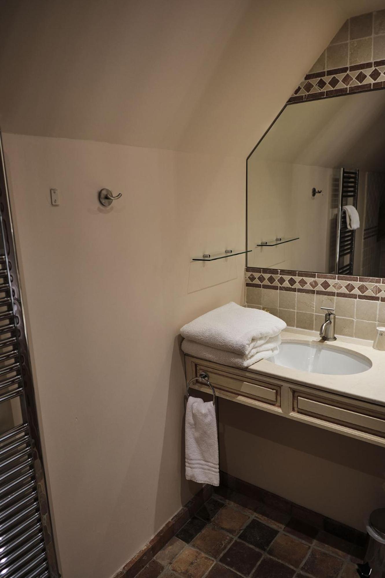 Hostellerie De La Tour D'Auxois Saulieu Bagian luar foto